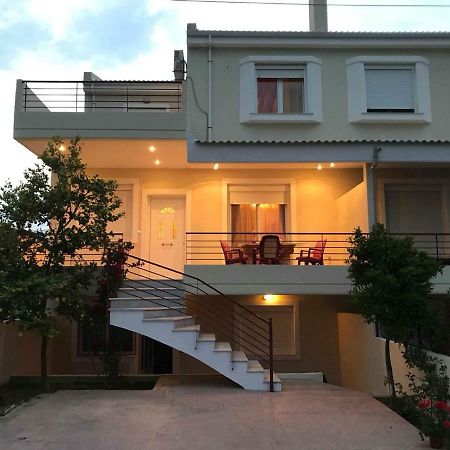 Amazing House In Kiato Near The Beach エクステリア 写真