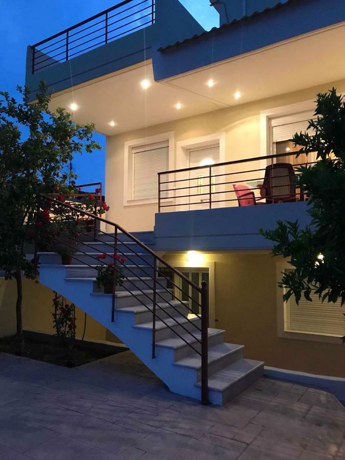 Amazing House In Kiato Near The Beach エクステリア 写真
