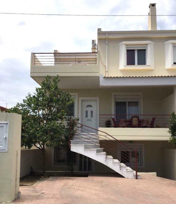 Amazing House In Kiato Near The Beach エクステリア 写真