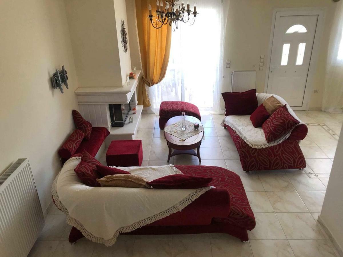 Amazing House In Kiato Near The Beach エクステリア 写真