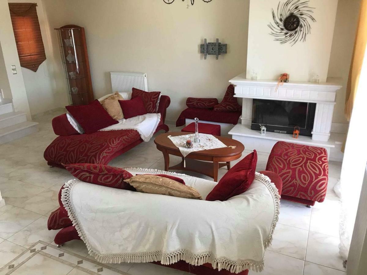 Amazing House In Kiato Near The Beach エクステリア 写真